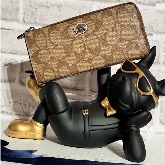 Coach Long Zip Wallet Signature Canvas Khaki Saddle with metallic GOLD trim - Picture 1 of 9